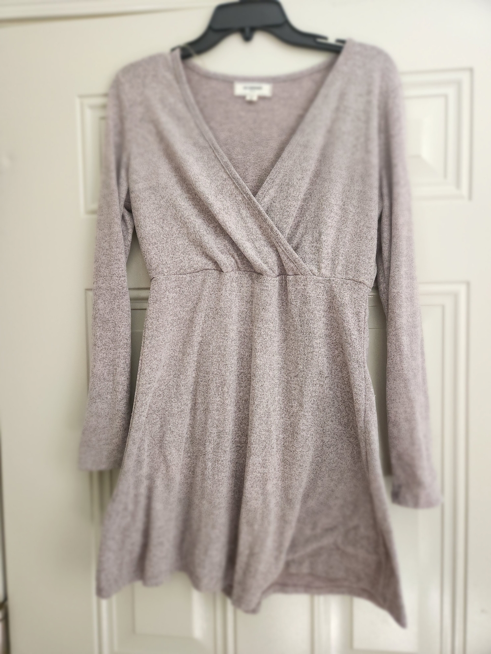 Women's Long Sleeve V-Neck Knit Dress in Light Lavender